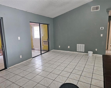 102 Whitehall Way - Photo Thumbnail 21