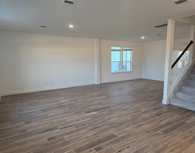 408 Acuff Ln - Photo Thumbnail 8
