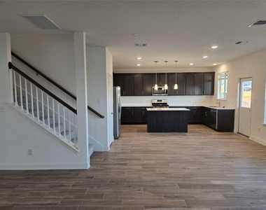 408 Acuff Ln - Photo Thumbnail 7
