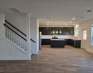 408 Acuff Ln - Photo Thumbnail 2