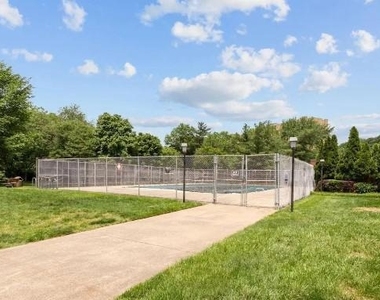 1521 S George Mason Drive - Photo Thumbnail 15