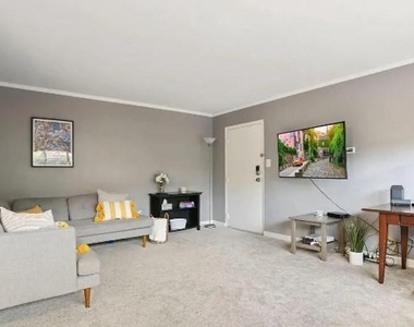 1521 S George Mason Drive - Photo Thumbnail 2
