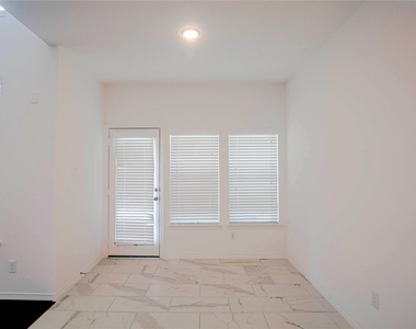 6307 Grand Drift Court - Photo Thumbnail 9