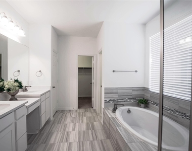 6307 Grand Drift Court - Photo Thumbnail 11