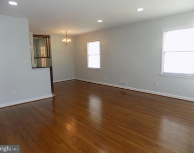 138 S Abingdon Street - Photo Thumbnail 2