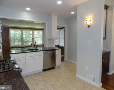 138 S Abingdon Street - Photo Thumbnail 8