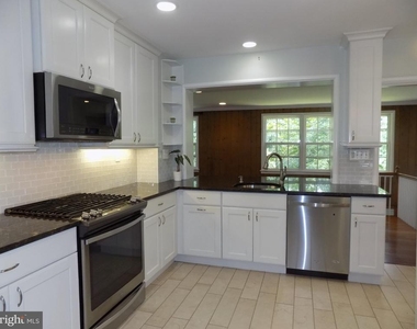 138 S Abingdon Street - Photo Thumbnail 7