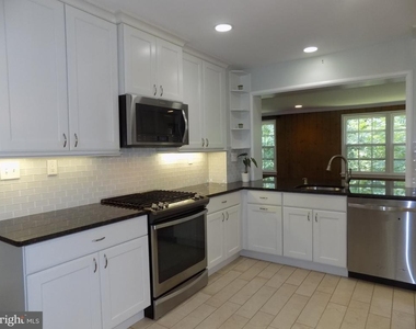 138 S Abingdon Street - Photo Thumbnail 6