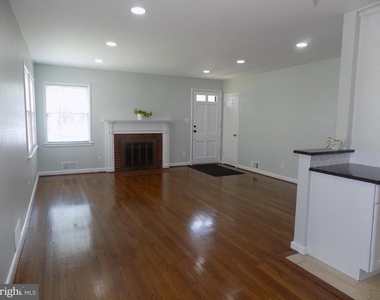 138 S Abingdon Street - Photo Thumbnail 3