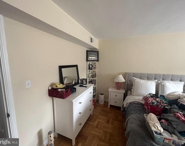 726 N Oakland Street - Photo Thumbnail 9