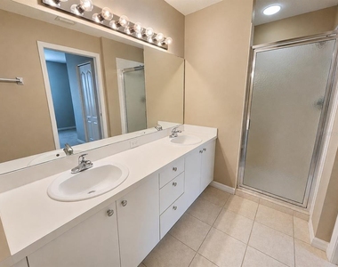 5330 Hyland Hills Avenue - Photo Thumbnail 14