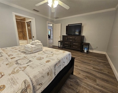 2130 Pinehurst Street - Photo Thumbnail 10