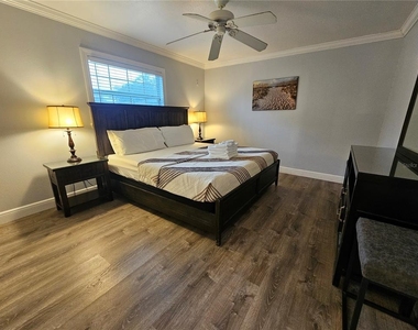 2130 Pinehurst Street - Photo Thumbnail 18