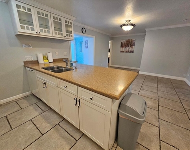 2130 Pinehurst Street - Photo Thumbnail 4