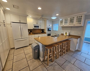2130 Pinehurst Street - Photo Thumbnail 3