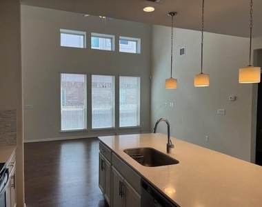 3240 E Whitestone Blvd - Photo Thumbnail 2