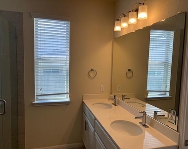 3240 E Whitestone Blvd - Photo Thumbnail 9