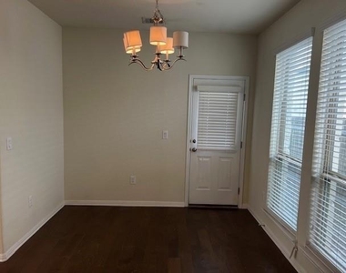 3240 E Whitestone Blvd - Photo Thumbnail 4