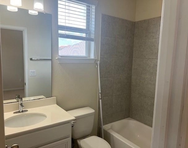 3240 E Whitestone Blvd - Photo Thumbnail 14