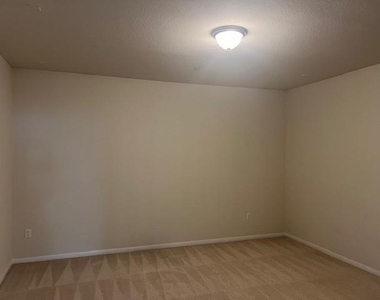 3240 E Whitestone Blvd - Photo Thumbnail 16