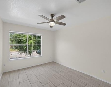 813 Settlement St - Photo Thumbnail 8