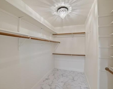 813 Settlement St - Photo Thumbnail 10