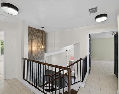 813 Settlement St - Photo Thumbnail 6