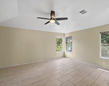 813 Settlement St - Photo Thumbnail 7