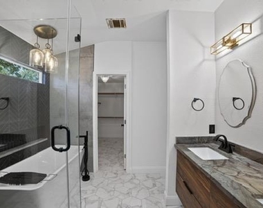 813 Settlement St - Photo Thumbnail 13