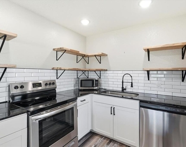 205 Andover Place N - Photo Thumbnail 15