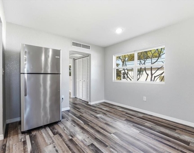 205 Andover Place N - Photo Thumbnail 17
