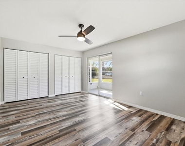 205 Andover Place N - Photo Thumbnail 21