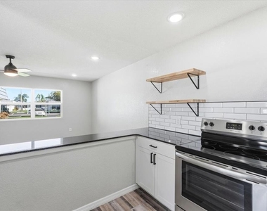 205 Andover Place N - Photo Thumbnail 16