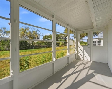 205 Andover Place N - Photo Thumbnail 22
