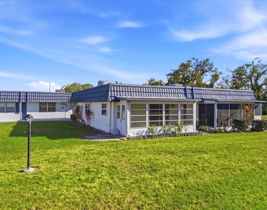 205 Andover Place N - Photo Thumbnail 3