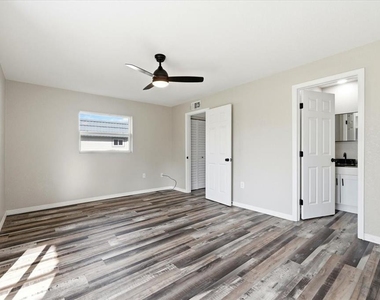 205 Andover Place N - Photo Thumbnail 18