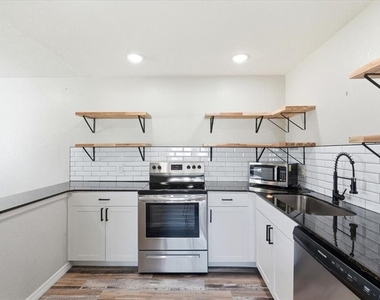 205 Andover Place N - Photo Thumbnail 14
