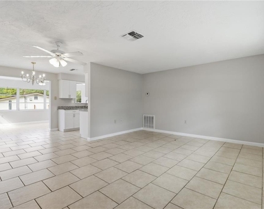 38 Regina Boulevard - Photo Thumbnail 5