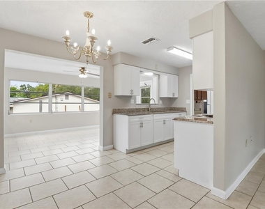 38 Regina Boulevard - Photo Thumbnail 9