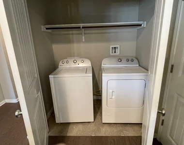 2304 S Lakeline Blvd - Photo Thumbnail 7
