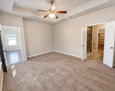 2304 S Lakeline Blvd - Photo Thumbnail 8