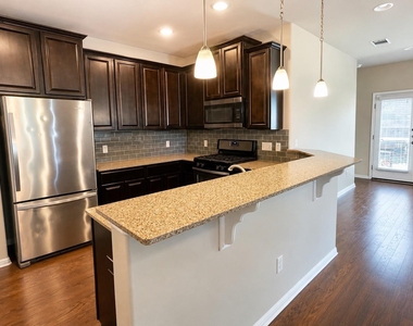 2304 S Lakeline Blvd - Photo Thumbnail 3