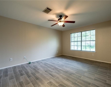 1607 Greening Way - Photo Thumbnail 11
