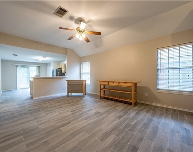 1607 Greening Way - Photo Thumbnail 3