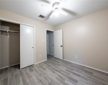 1607 Greening Way - Photo Thumbnail 16
