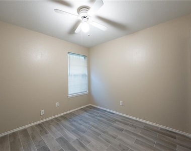 1607 Greening Way - Photo Thumbnail 15