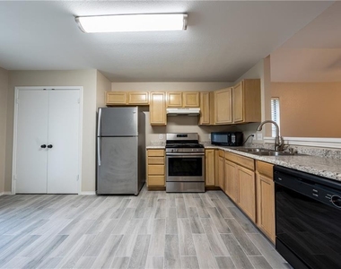 1607 Greening Way - Photo Thumbnail 12