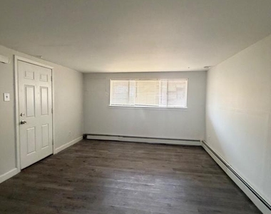 6016 N Warnock Street - Photo Thumbnail 8