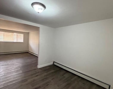 6016 N Warnock Street - Photo Thumbnail 3