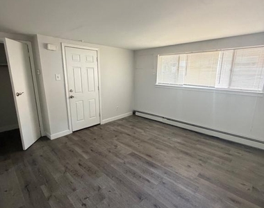 6016 N Warnock Street - Photo Thumbnail 5